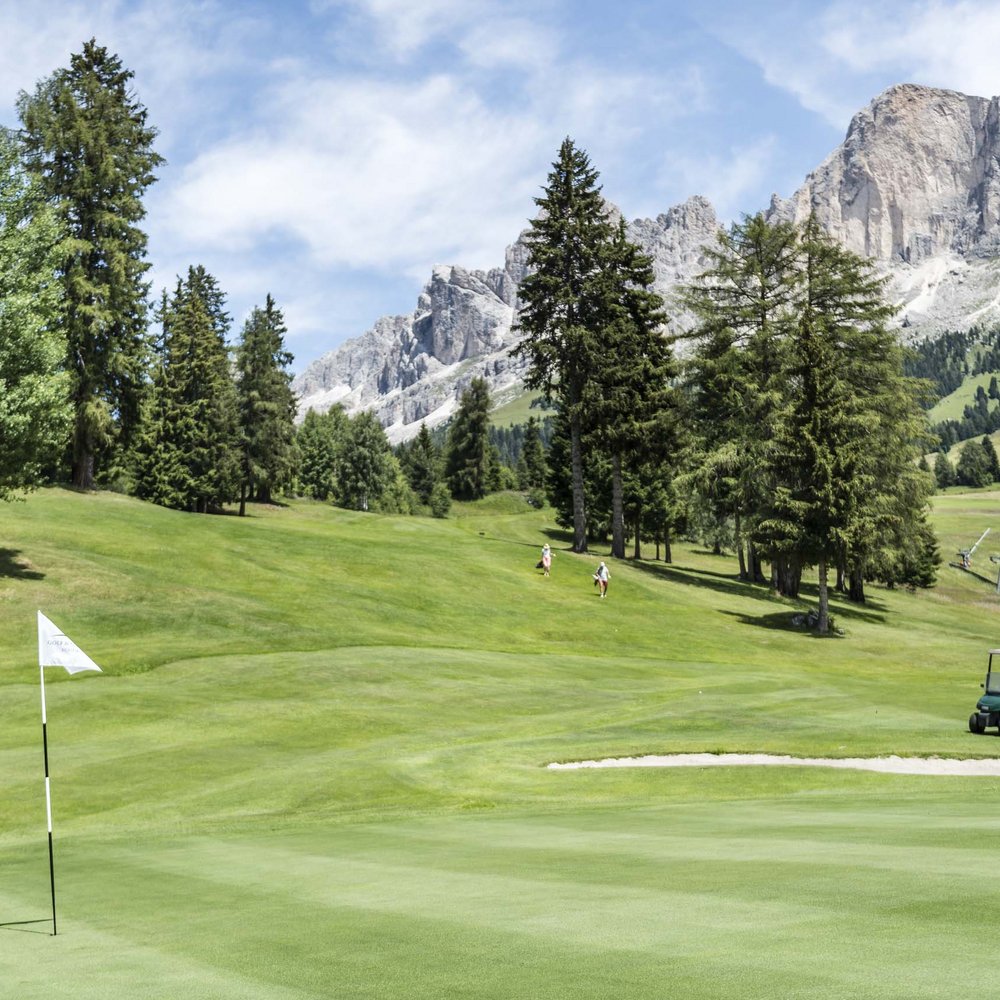Your golf hotel in South Tyrol right on the golf course