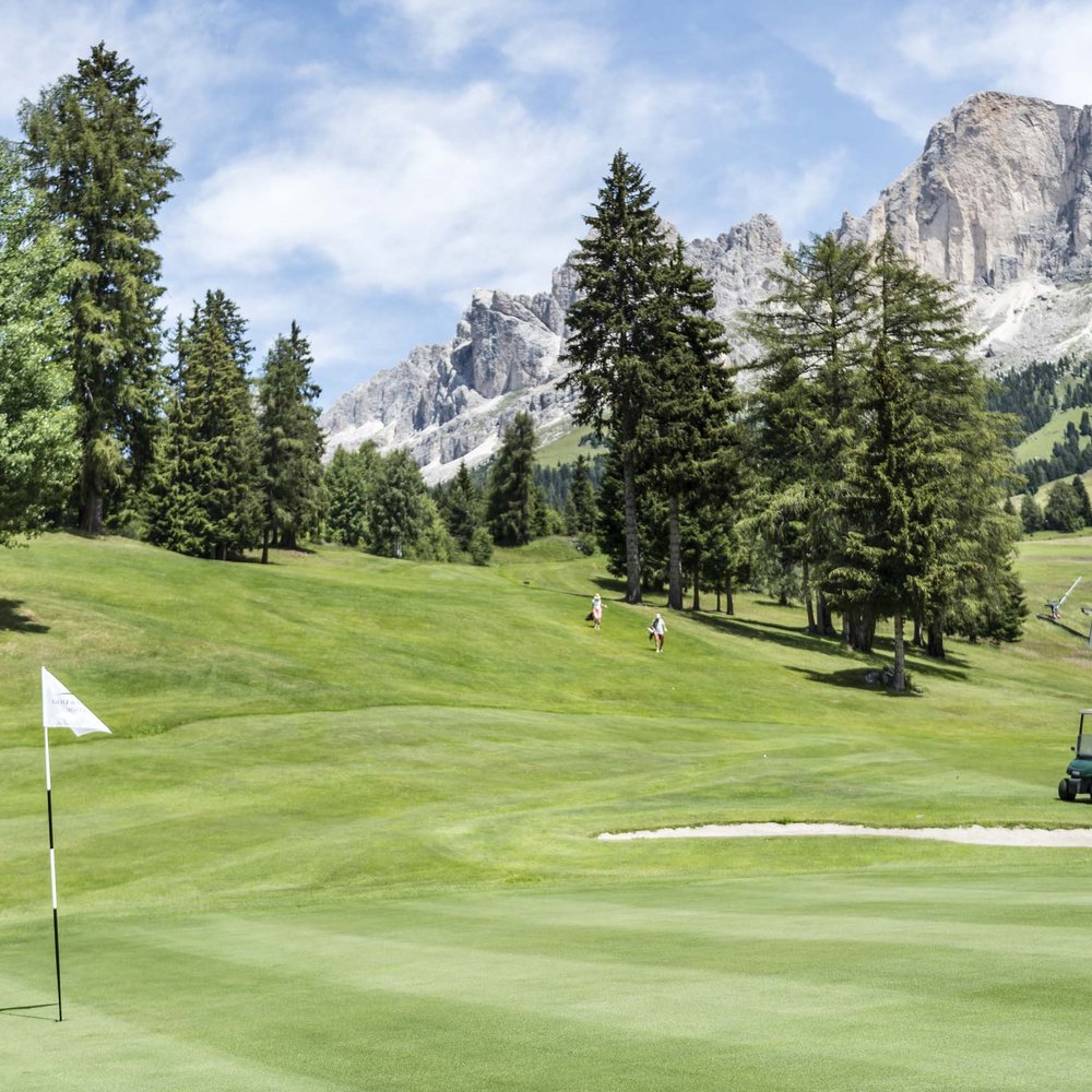 Benvenuti nel vostro golf hotel al Passo Costalunga