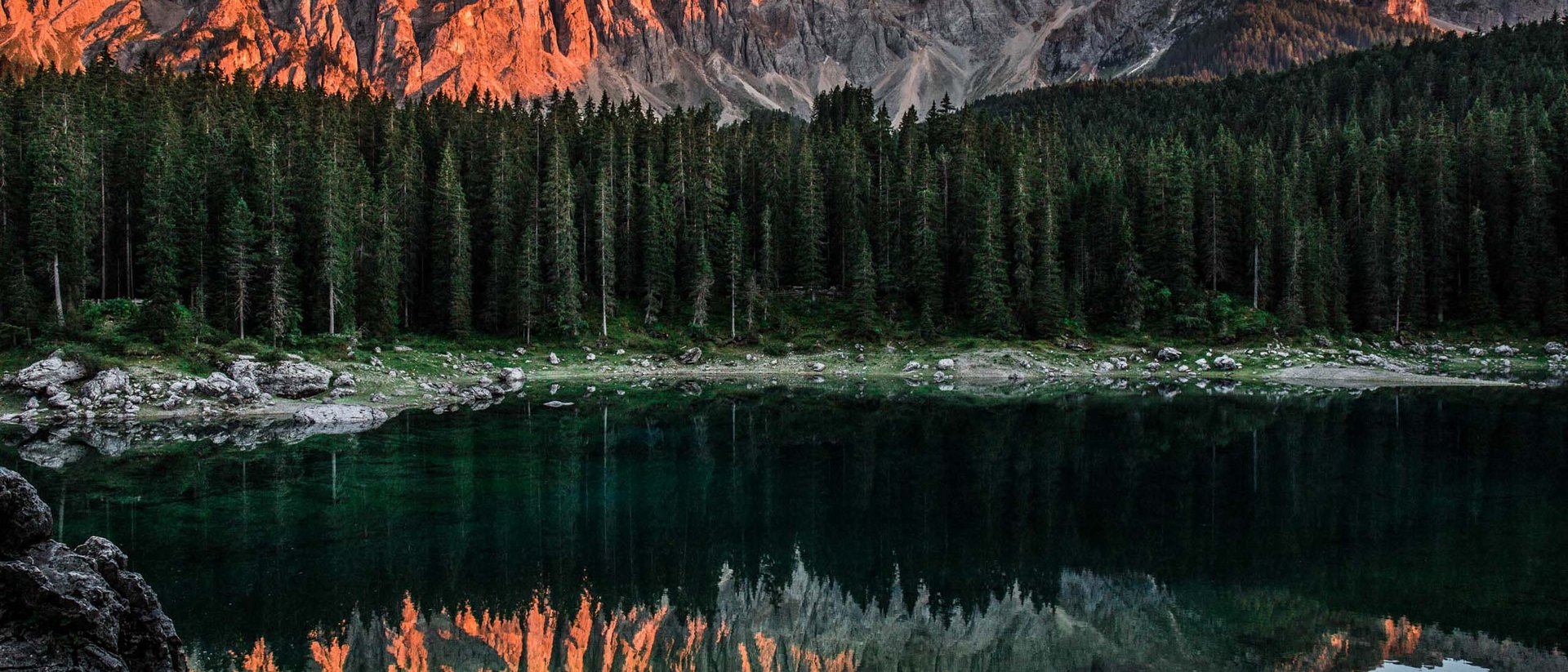Miti e leggende intorno al Lago di Carezza Miti e leggende intorno al Lago di Carezza