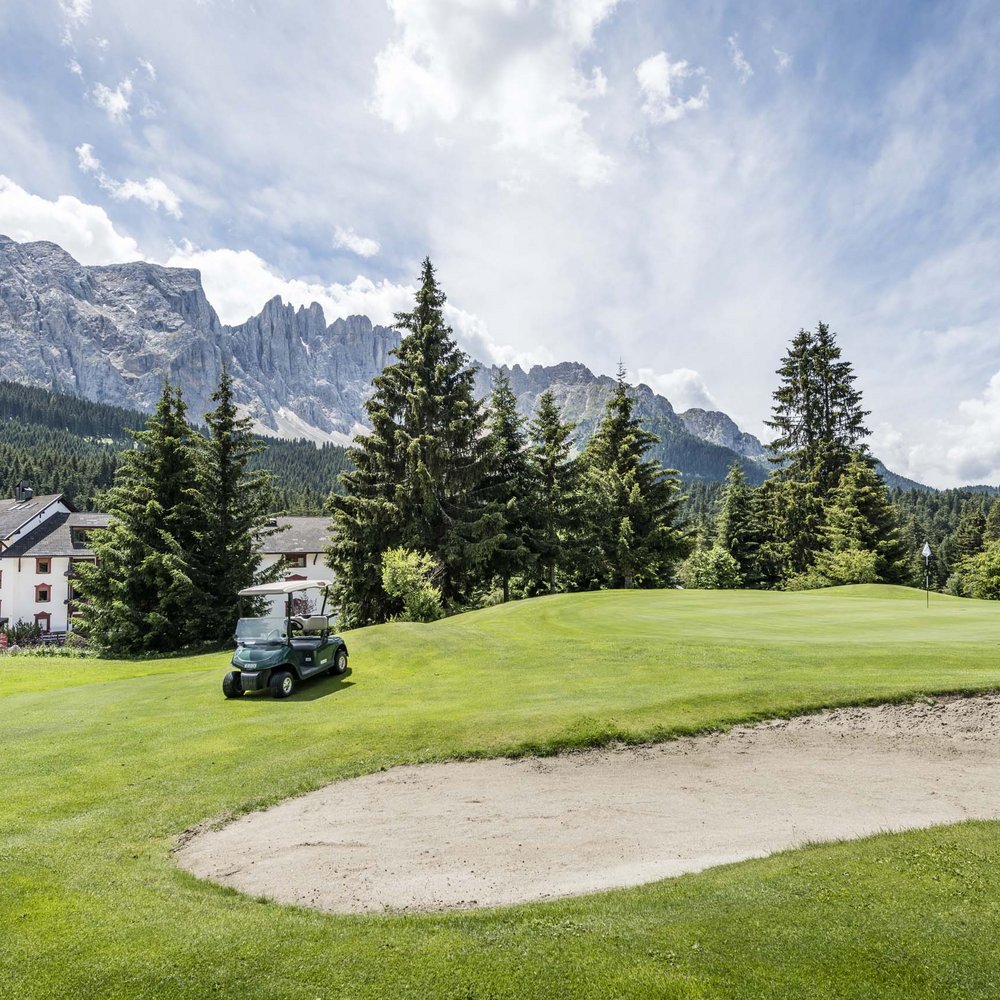 Benvenuti nel vostro golf hotel al Passo Costalunga